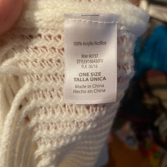 ***BUNDLE****- (5) ladies scarves 🧣 - Picture 10 of 16